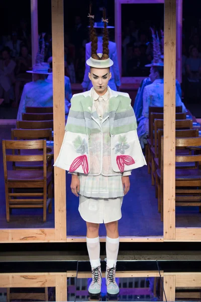 Look 18